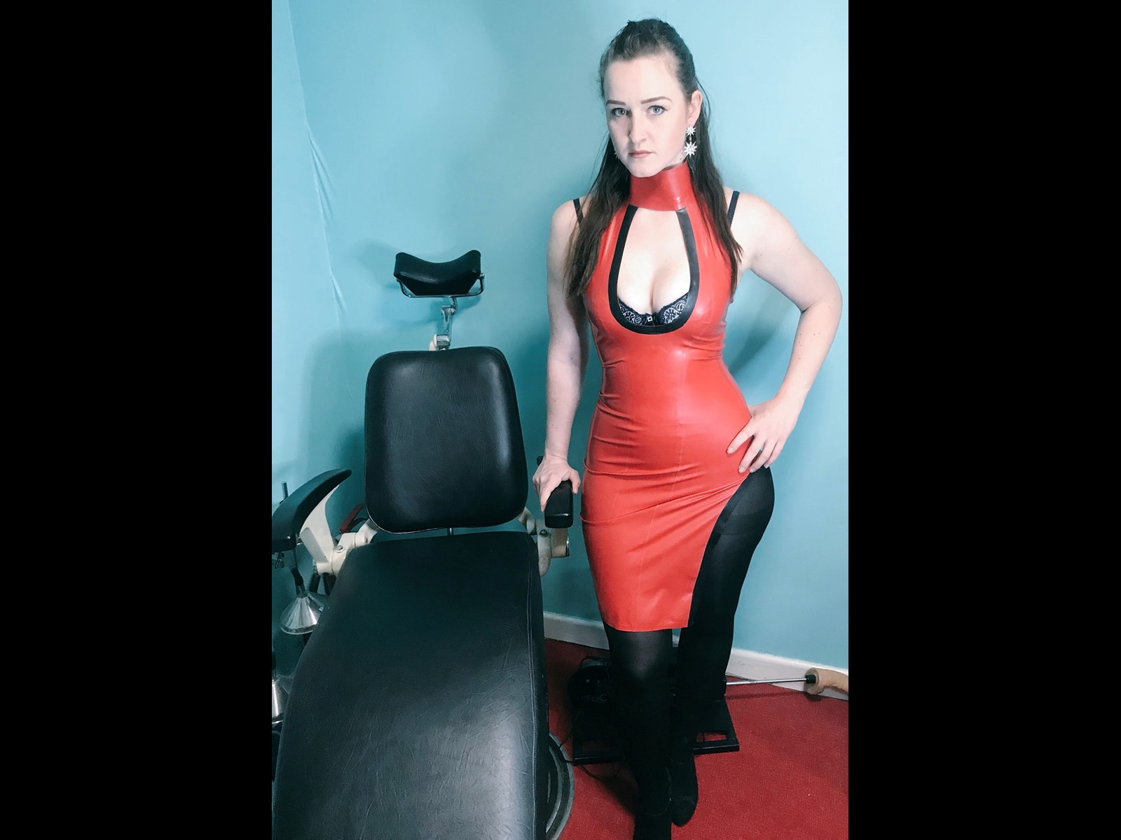 Take a seat - Mistress Red Latex Dental Chair Tights